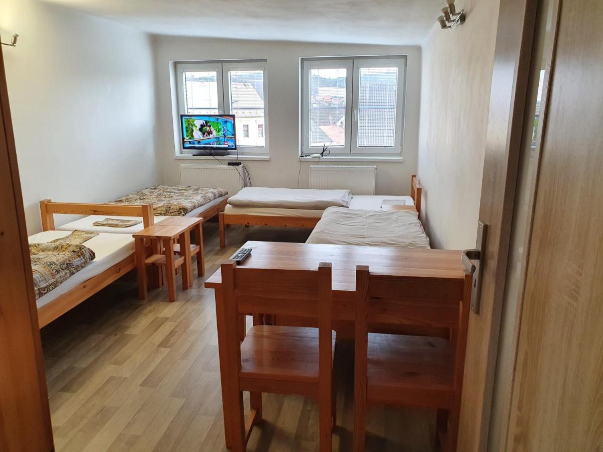 Apartman Plasy Bagian luar foto