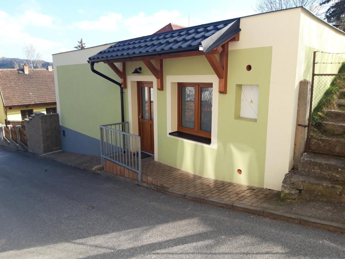 Apartman Plasy Bagian luar foto