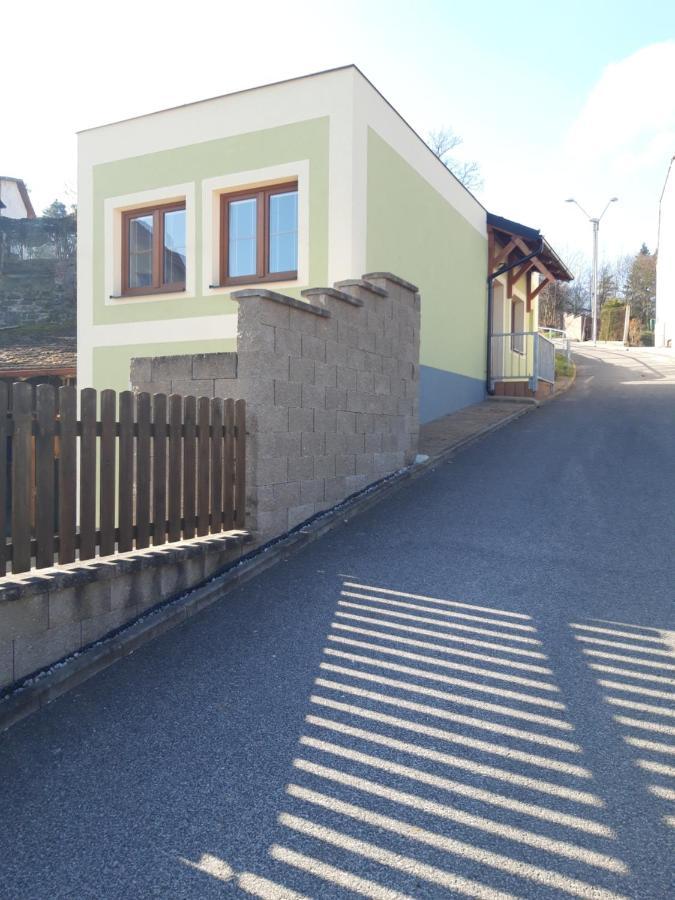 Apartman Plasy Bagian luar foto